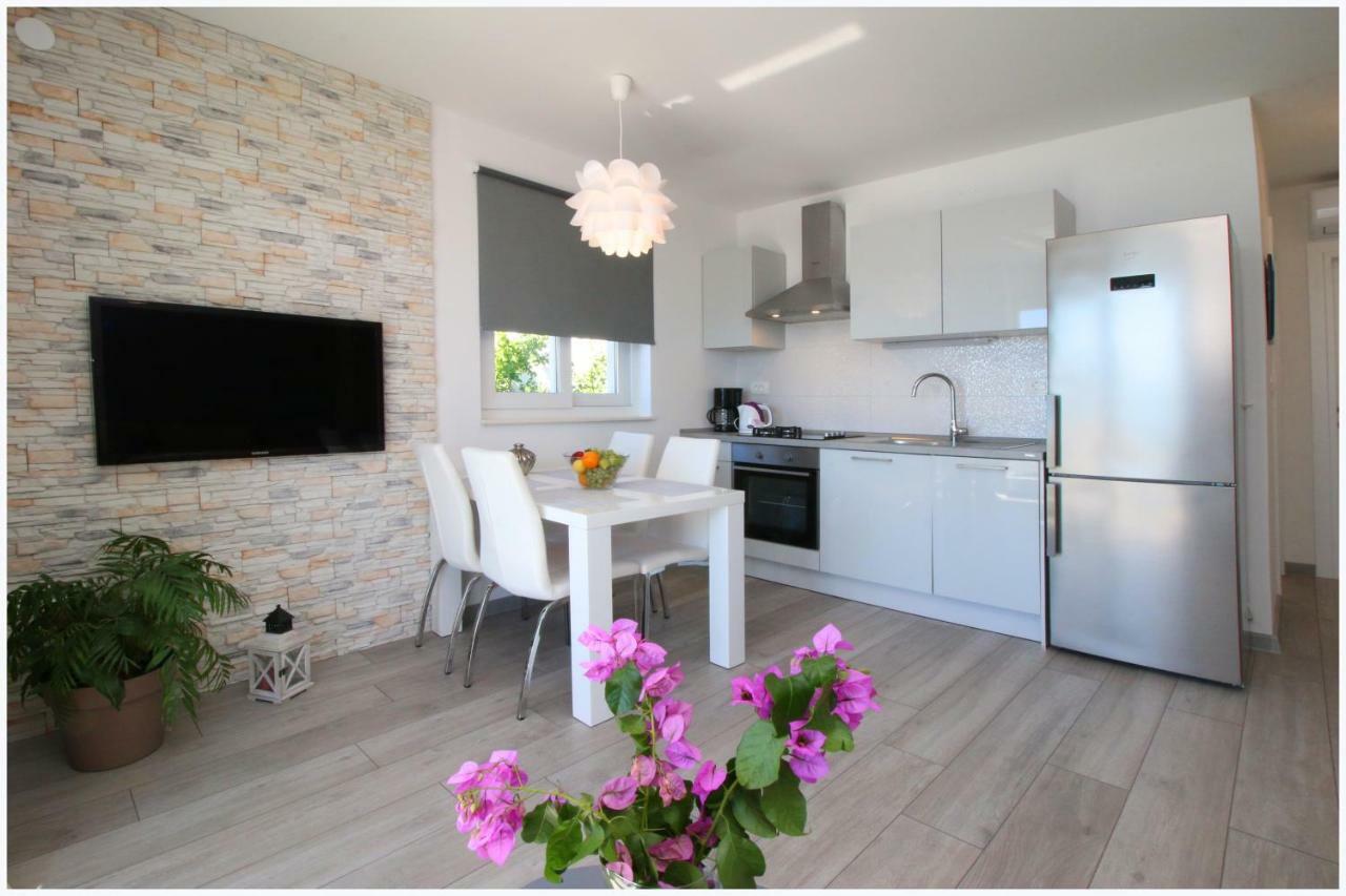Apartments Silver Beauty Рогозница Экстерьер фото