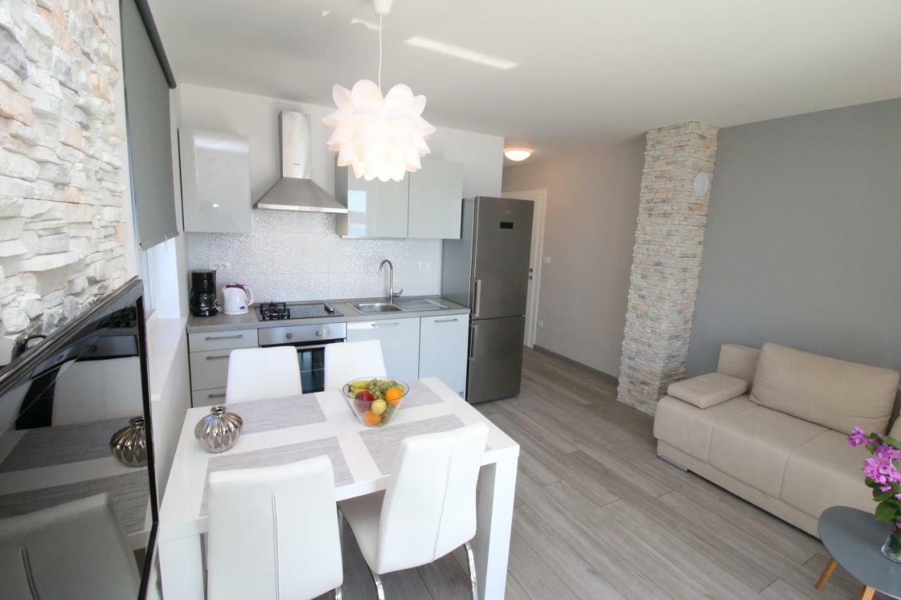 Apartments Silver Beauty Рогозница Экстерьер фото